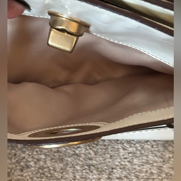 Elegant Cream Vintage Coach Shoulder Bag - Picture 8 of 12